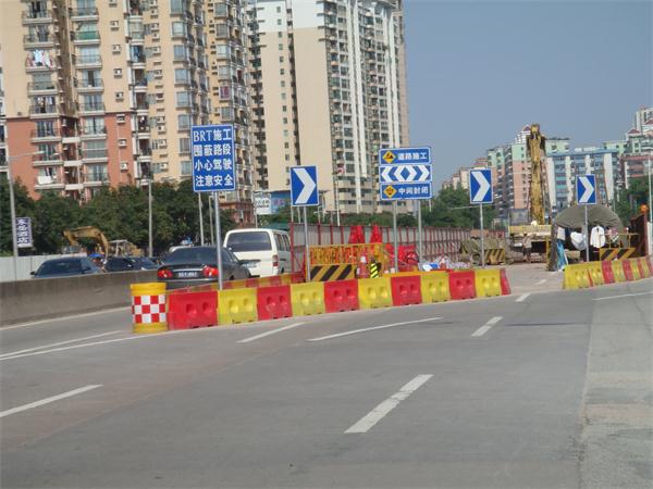 廣州市政路橋工程現場封閉施工案例